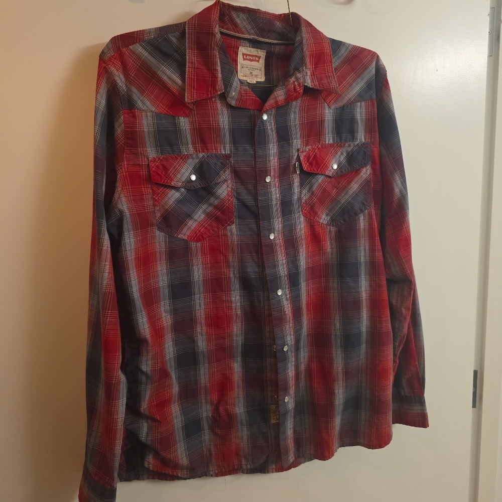 Wrangler Red and Blue Plaid Button Down Shirt